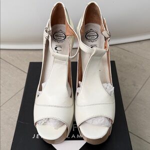 Jeffrey Campbell White Peep Toe platform Heels
